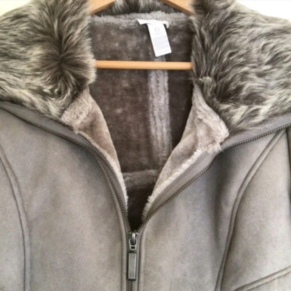 Chico's Elegant Beige Faux Fur & Suede Womens Coat SIZE 2 - Picture 3 of 8